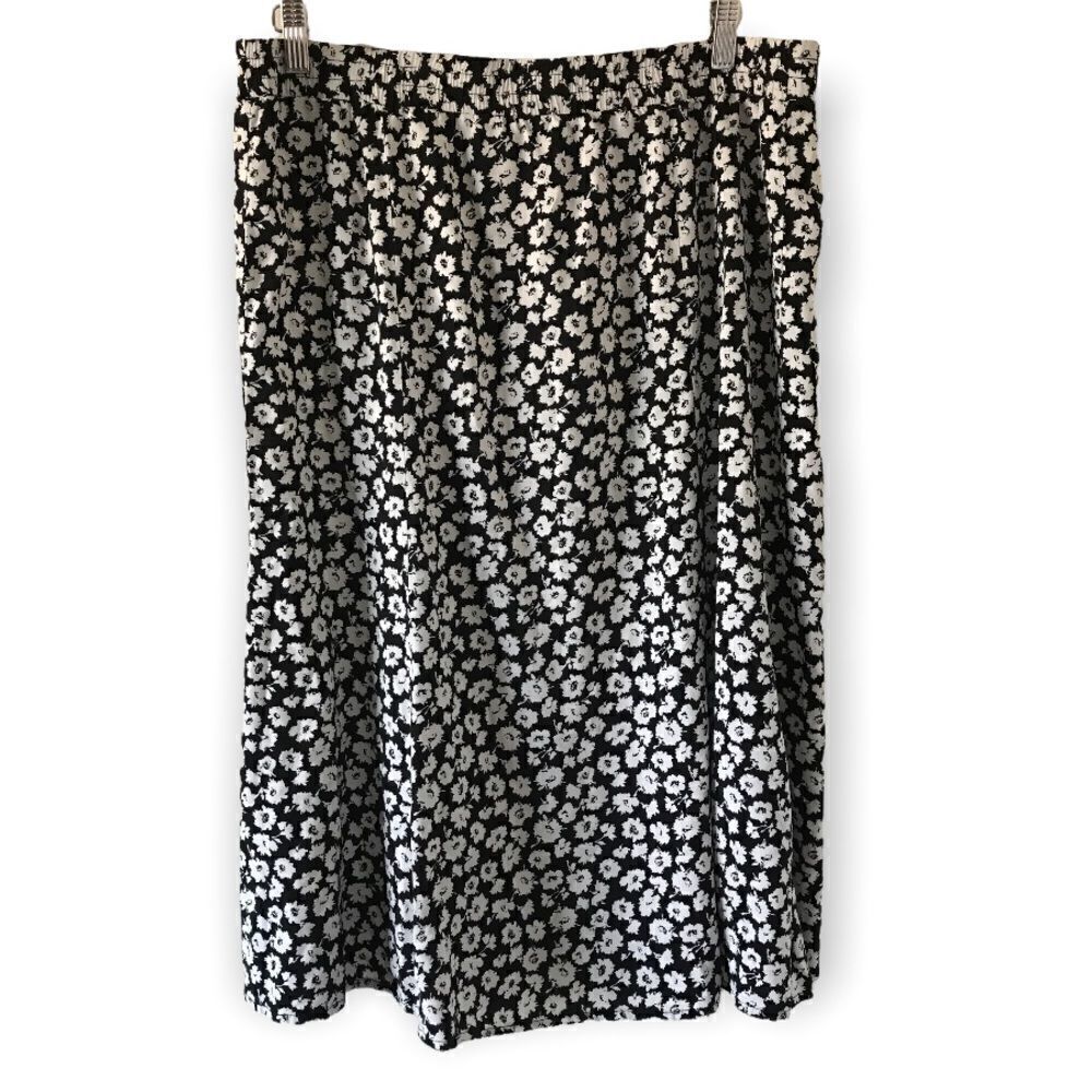 3/$15 Apt. 9 / Kohls elastic floral skirt (P4)